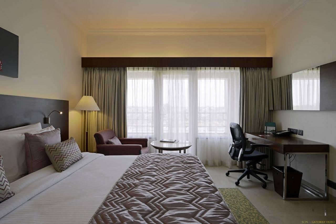 Hotel Naveen Lakeside Hubli Exterior foto